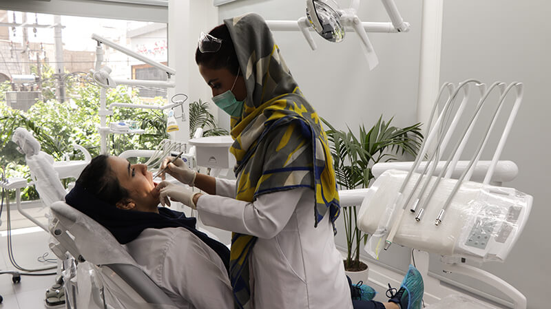 بهترین دندانپزشک اسلامشهر